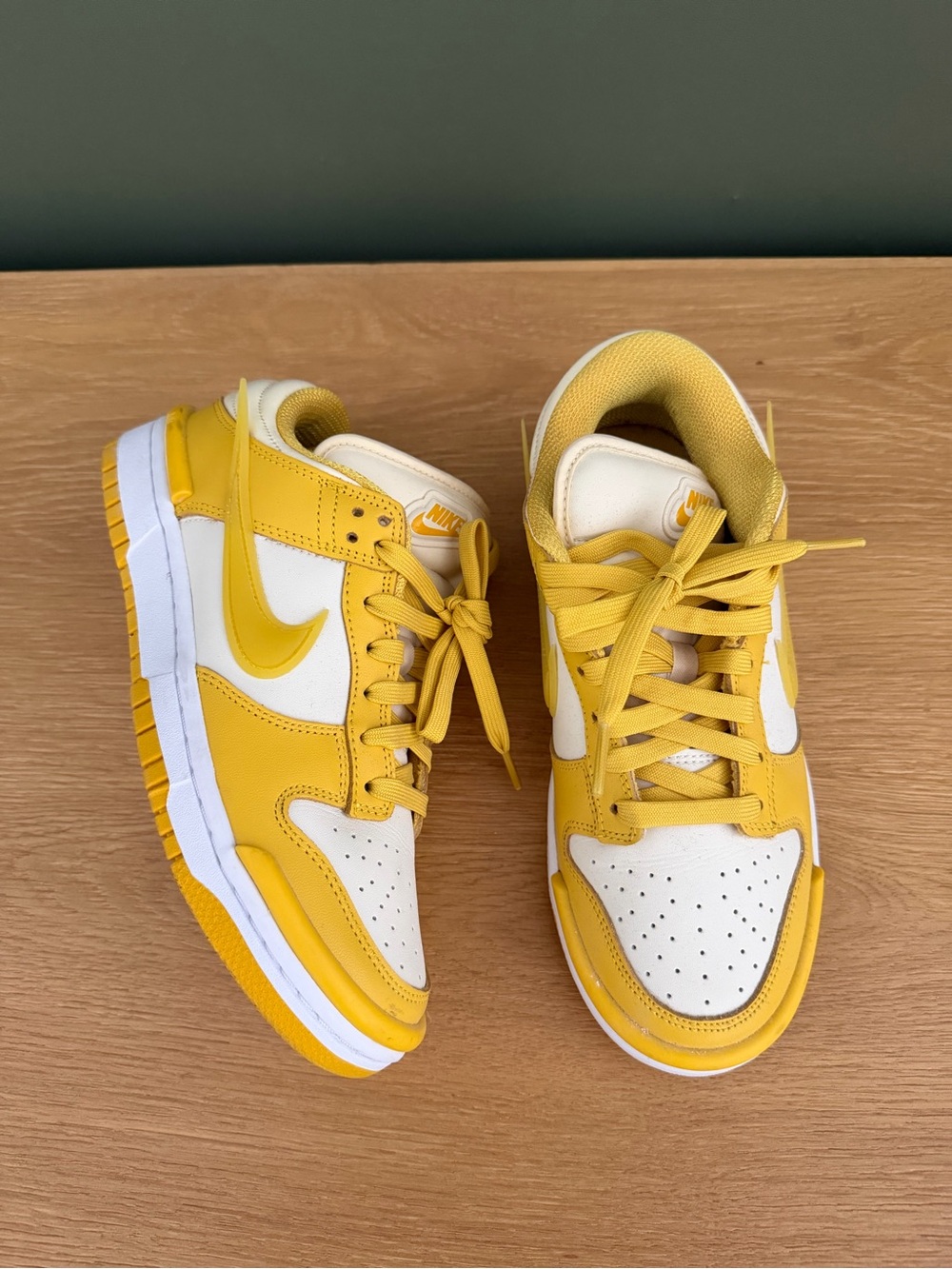 Nike Kids Low-Top Sneakers in Yellow and White
